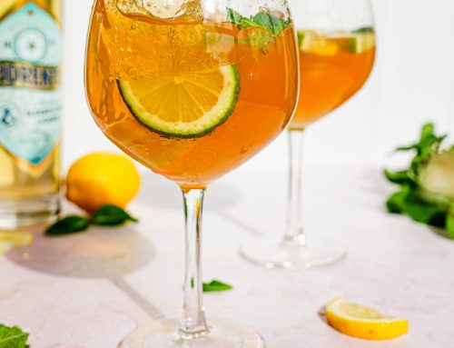 Cocktail: Spritz met vlierbloesem en limoen