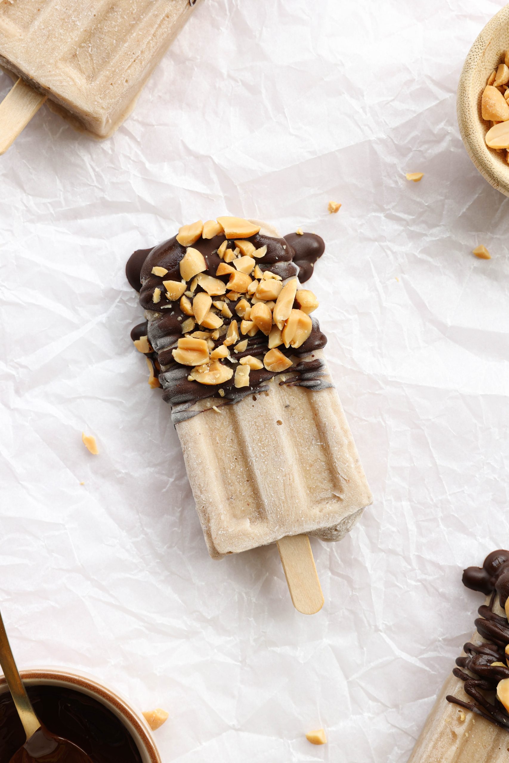 gezonde ijsjes met pindakaas, banaan en pure chocolade vegan plantaardig lactosevrij en glutenvrij