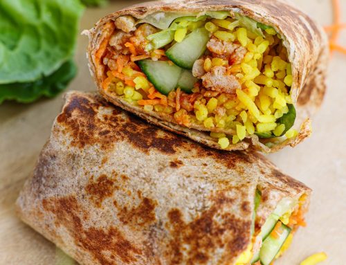 Burrito met kipgehakt en avocadodressing