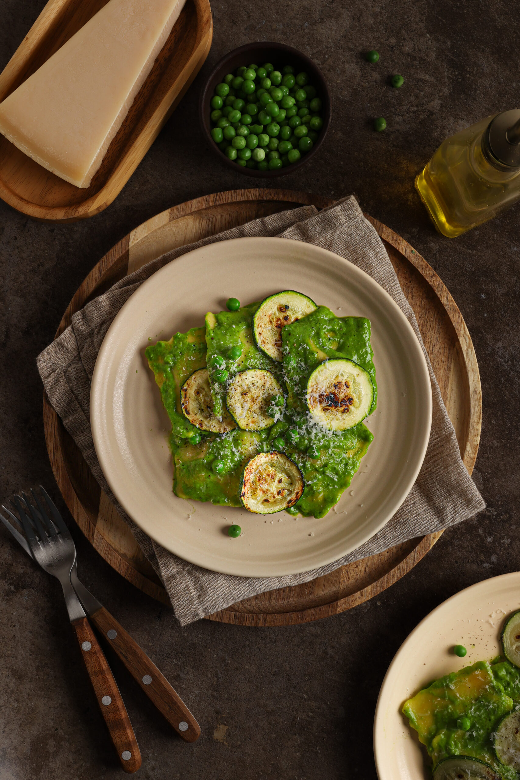 Groene ravioli met tuinerwt, spinazie en courgette