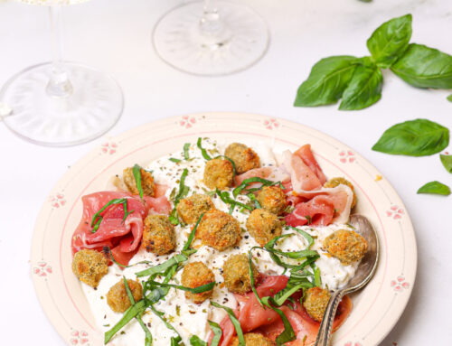 Krokante olijven met burrata en parmaham